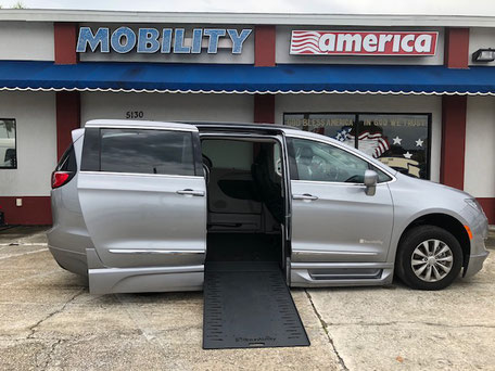 2017 Chrysler Pacifica Wheelchair Vans