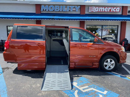 2012 Dodge Grand Caravan Wheelchair Van