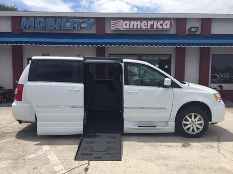 2014 Chrysler Wheelchair Vans