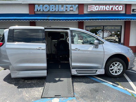 2020 Chrysler Pacifica Wheelchair Vans
