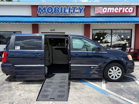 2014 Chrysler Wheelchair Vans