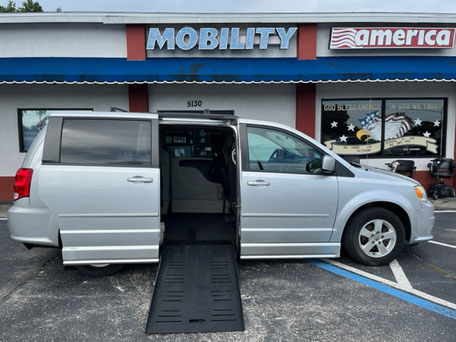 2012 Dodge Grand Caravan Wheelchair Van