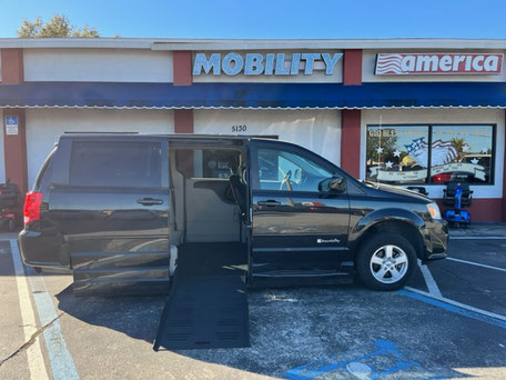 2012 Dodge Grand Caravan Wheelchair Van