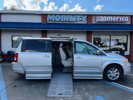 2010 Chrysler Wheelchair Vans