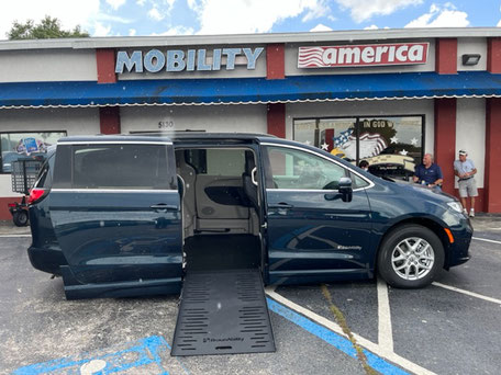 2022 Chrysler Pacifica Wheelchair Vans