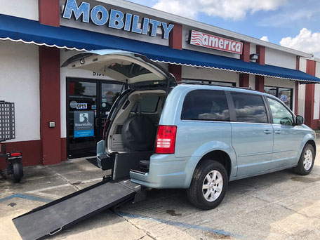 2010 Chrysler Wheelchair Vans