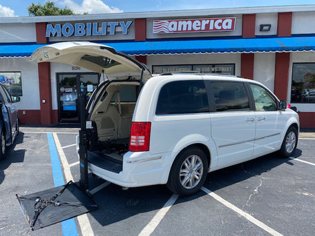 2010 Chrysler Wheelchair Vans