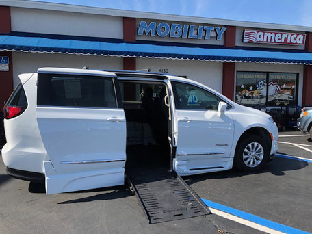 2018 Chrysler Pacifica Wheelchair Vans