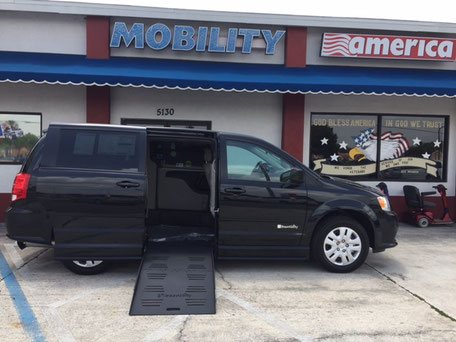 2017 Dodge Grand Caravan Wheelchair Van