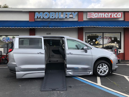 2020 Chrysler Pacifica Wheelchair Vans