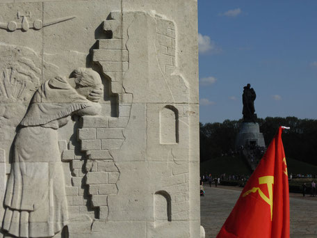 Herinnering aan WO2: Het Sovjet-monument in het Treptower Park in Berlijn