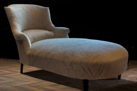 Chaise longue ou méridienne à bosse rénovée par l'atelier de Sylvie