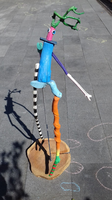 J.Garms - "Ringelsocke" , kolorierte Holzskulptur  