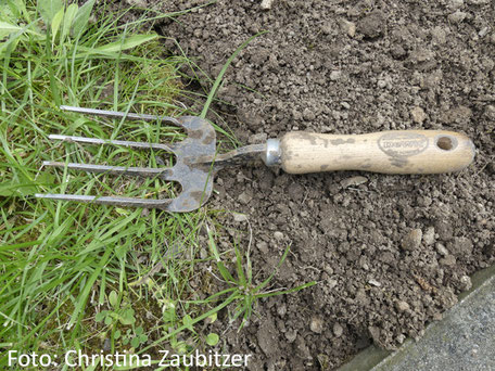 Handgrabegabel Boden lockern / Gartenwerkzeug Hanggarten / Hanggarten anlegen