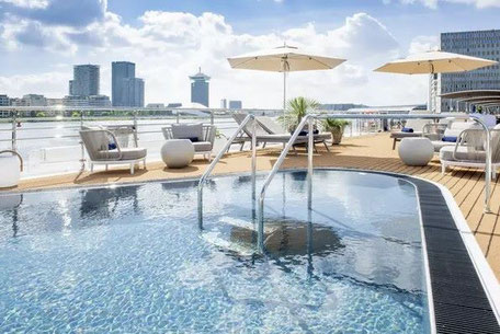 Pool auf dem Sonnendeck des Flusskreuzfahrtschiffes Amadeus Nova 2025