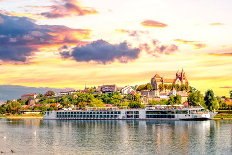 Flusskreuzfahrtschiff in Breisach am Rhein 2025