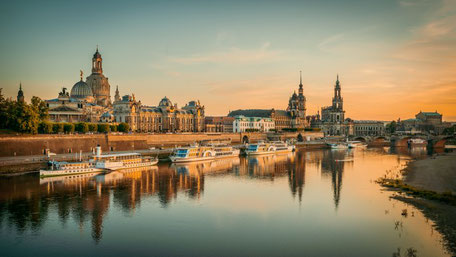 Flusskreuzfahrtschiffe in Dresden 2025
