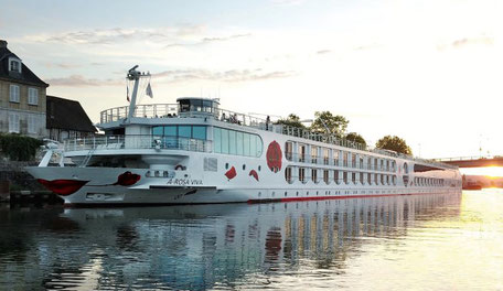 Flusskreuzfahrtschiff A-ROSA VIVA auf der Seine 2025