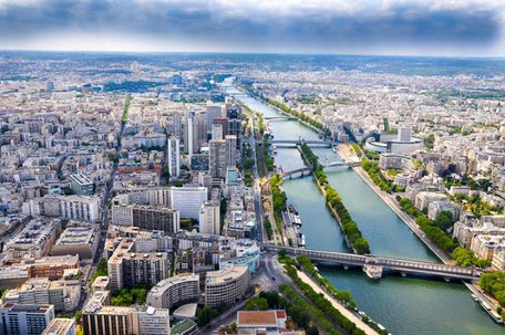 Panoramablick über Paris und die Seine 2025