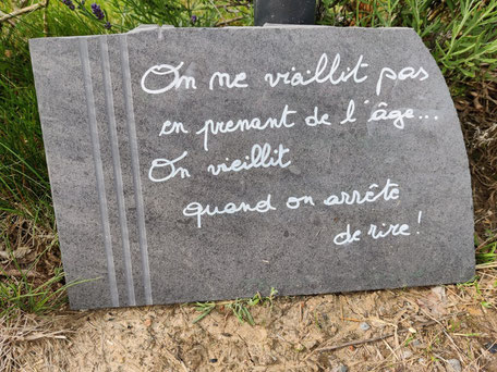 "On ne vieillit pas en prenant de l'âge, on vieillit en arrêtant de rire."