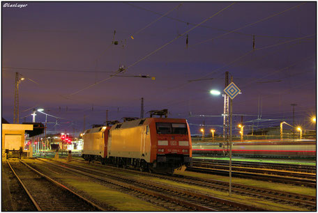 BR 152 Doppel (152 096-4) abgestellt über Nacht in Dillingen, 20.11.2016 