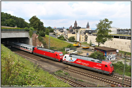 DB 101 076-8 & 101 084-2 fahren mit einem IC in den Mainzer Eisenbahntunnel hinein,  Mainz Römisches Theater den 14.08.2016 