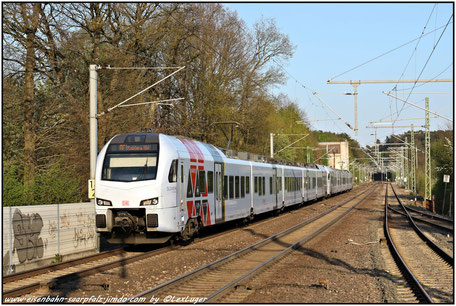 BR 429 Doppelpack durchfährt den Bahnhof von Rohrbach, 19.04.2018 