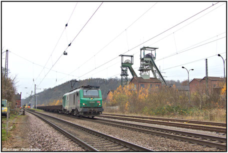 SNCF BB37014 mit Brammenzug in Luisenthal, 26.11.2016 
