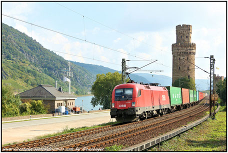 ÖBB 1116 083 mit einem Containerzug in Oberwesel, 23.09.2017 