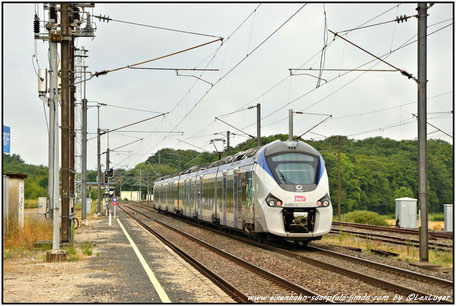 SNCF B 83561L durchfährt den Bahnhof Benestroff, 27.07.2017 