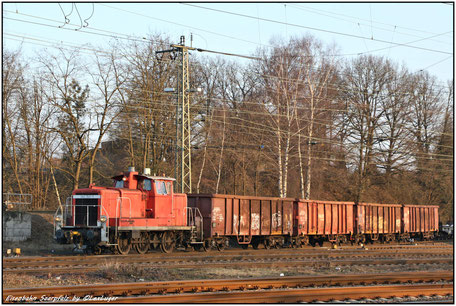 DB 362 941-7 (Dreibein) bei der Arbeit am Homburger Hbf, 24.02.2018