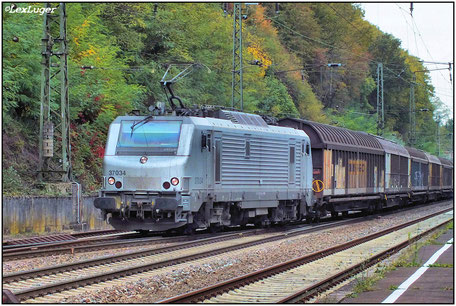 Akiem BB 37034 mit einem Saarstahl Zug in Jägersfreude, 18.10.2015  