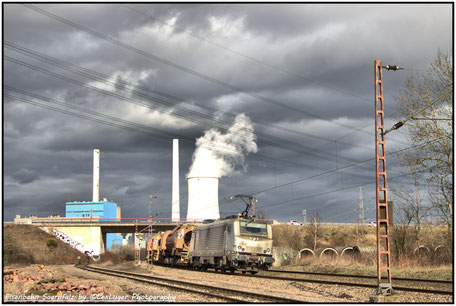 Akiem BB 37018 mit einem Roheisenzug am Kraftwerk Ensdorf, 27.02.2017 