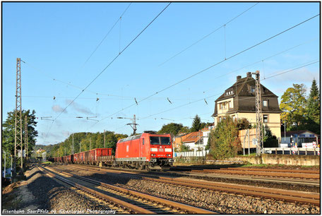 DB 185 015-5 mit einem Güterzug in Dudweiler, 03.10.2017 