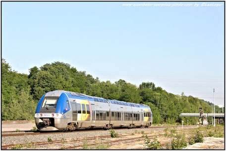 SNCF X76551 aus Sarrealbe kommend kurz vor seinem Ziel in Sarreguemines, 15.06.2017 