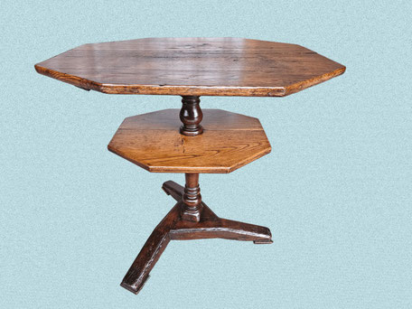 TAVOLINO OTTAGONALE IN ROVERE EPOCA XIX SECOLO RESTAURATO