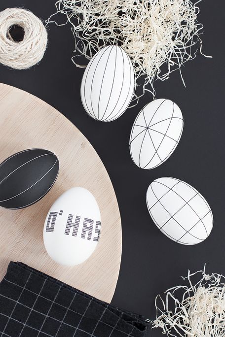 Thread Decorating Easter Egg DIY, via BildSchoenes