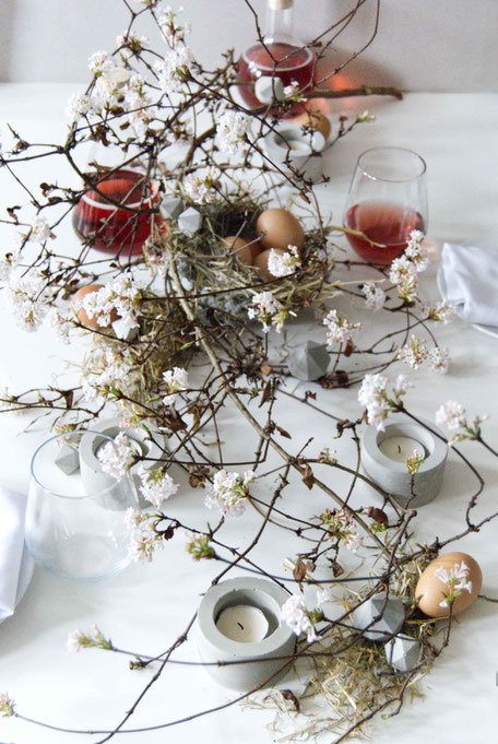 Easter Table Centrepiece With PASiNGA Concrete Accents And Pastel Blossoms