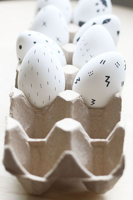 Modern Easter eggs decorated with a sharpie via Pinterest