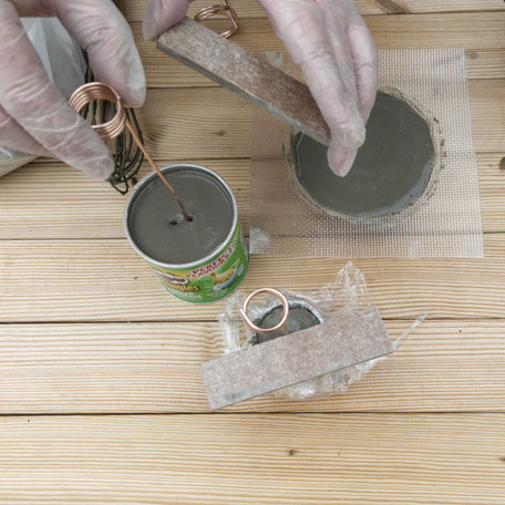 Setting copper wire in the concrete, PASiNGA Air Plant holder diy