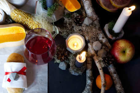 Autumn Feast Centrepiece Inspiration, A tables cape design with concrete copper accents