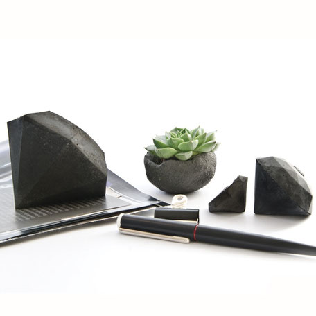 SDark Grey Concrete Diamond Sculpture Set of 3 by PASiNGA