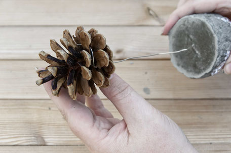 Pine cone is attached to the concrete base with silver wire PASiNGA DIY