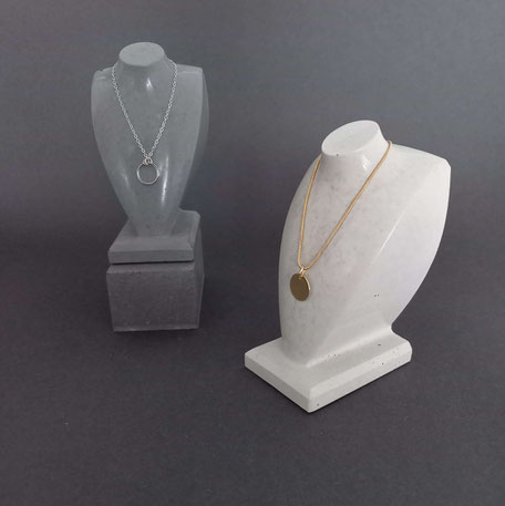 Minimal Concrete Necklace Bust Stand 'Alex' by PASiNGA