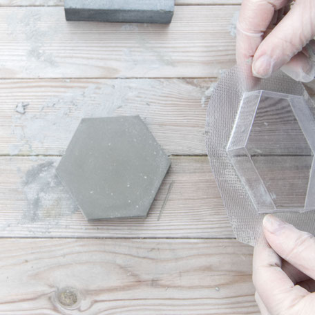 The concrete hexagon coaster slips of the PASiNGA plastic mould