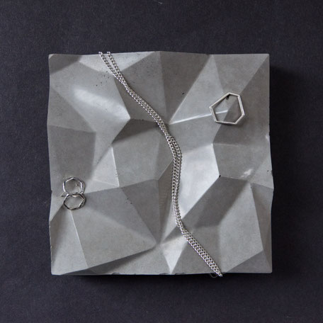 Concrete jewellery display origami tray by PASiNGA design 