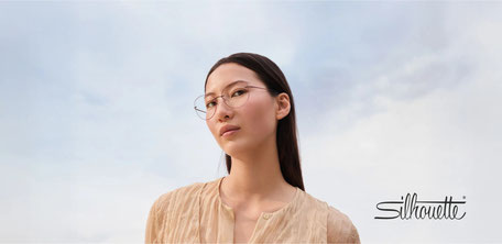 Frau mit Brille von Silhouette