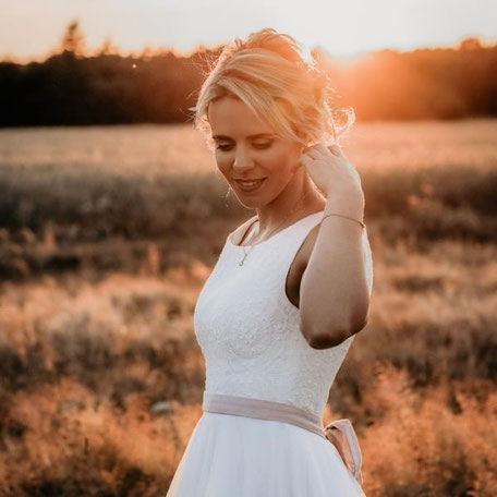 Du suchst ein Brautkleid aus Naturstoffen? Entdecke natürliche Brautmode aus Hannover – nachhaltig, fair und individuell gefertigt.