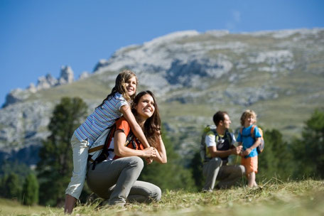 Chi vuole godersi una vacanza in tutta comoditá, Dobbiaco offre tante possibilitá. Resta solo da scieglere tra una varietá di sentieri che conducono a prati e masi di montagna in stile rustico.