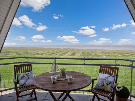Loggia mit grenzenlosem Meerblick aus dem Penthouse im Dünenweg 37